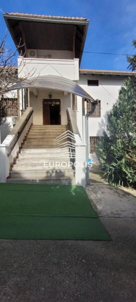 Izdaje se lux kuća na Dedinju – Dugoročni najam ID#6794