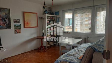 Trgovačka odličan 3. 5 uknjižen stan trostrano orijentisan ID#1494