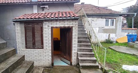 Konjarnik, Mihajla Lalića, uknjižen jednosoban stan nedaleko od Ustaničke ..