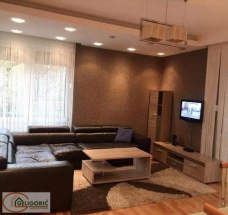 Park apartmani trosoban sa garažnim mestom