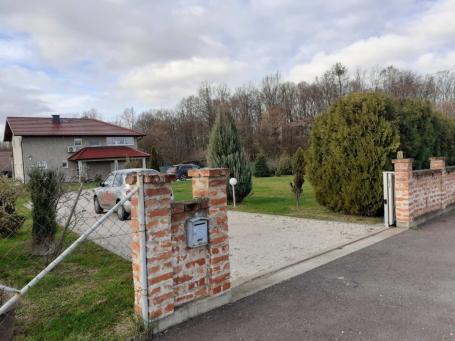 Prodajem porodičnu kuću u Brčkom