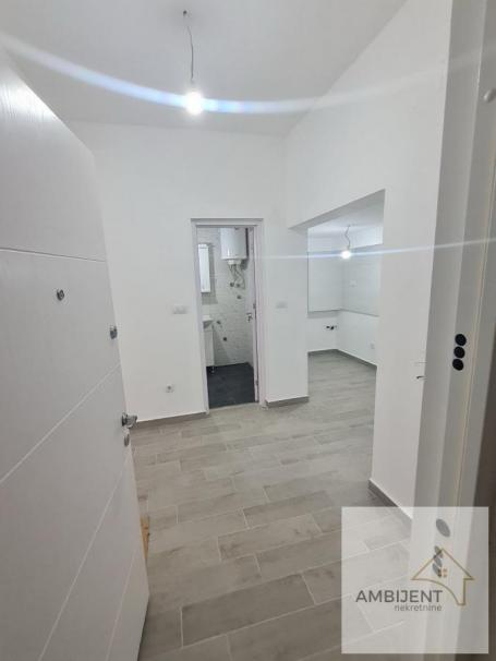 Stan u Batajnici blizu centra, novogradnja, trosoban