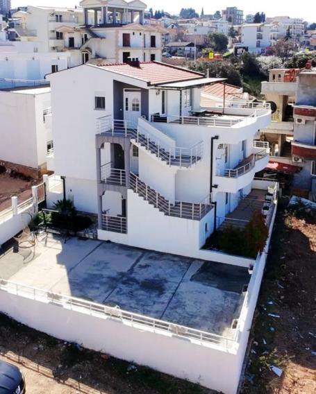 Aparthotel sa 8 apartmana 400 metara od plaže u Velikom Pijesku