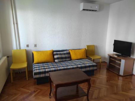 Izdavanje, Stan, 65m2 , Centar
