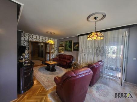 ČETVOROSOBAN STAN NA NOVOM NASELJU, KOD CRKVE