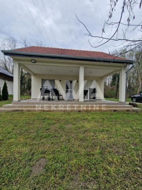 Bezdan. Vikendica 55m2, Šebešfok