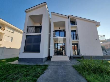 Luks kuća, 400m2, Tološi, Podgorica