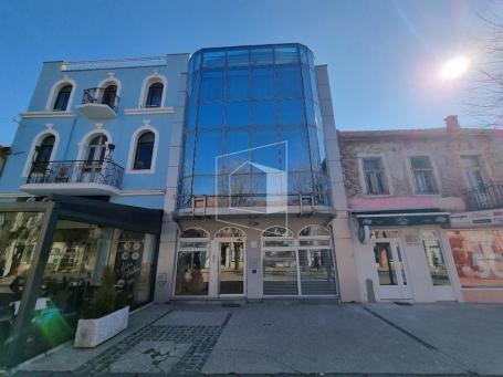 Poslovni prostor, 221m2, Centar, Nikšić
