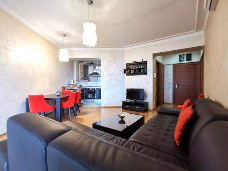 Dvosoban namješten stan, 100m2, Centar, Podgorica
