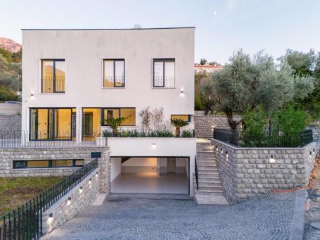 Vila, 240m2, Kamenovo, Budva