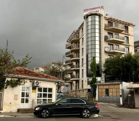 Jednosoban stan u Bečićima kod hotela Mediteran!