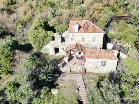 Renovirana kamena kuća u Bijeloj
