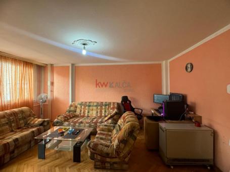 Izdaje se trosoban stan na Bulevaru Nemanjića, 69m2, 400e