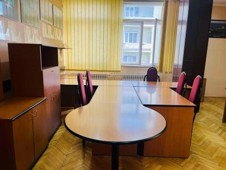 Poslovni prostor u centru grada, uračunati troškovi