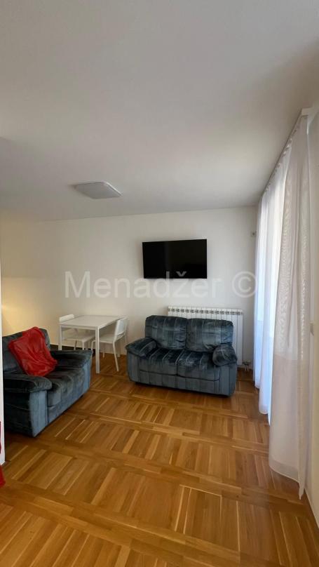 Vozdovac, FON, Novakova, 40m2 +terasa, lux, uknjizen