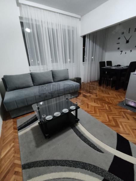 Izdaje se dvosoban stan u centru Niša, 55m2!