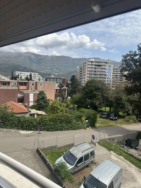 Budva  650 € Stan Izdavanje
