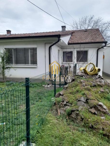 Pet friendly trosobna kuća za izdavanje – Petrovaradin, Blok 8