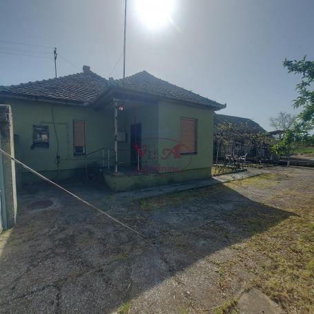 Srbobran, Nadalj, Zidana kuća na velikom placu od 3283 m2
