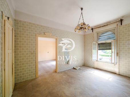Centar Zemuna, 4. 0 salonac, 99m2, za renoviranje