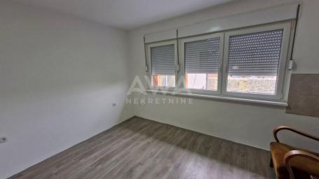 Crvenka, Stan 57 m2, 3. Sprat