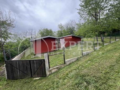 Retka ponuda! Odgajevačnica pasa - na placu 401m2, iznad Amerikanca