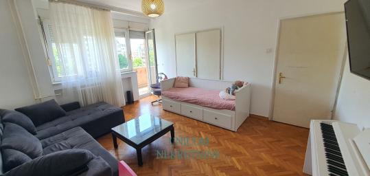2. 0 66m2(T)+2 parking mesta Obilićev venac