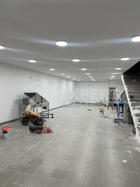 Izdaje se poslovni prostor 240m2