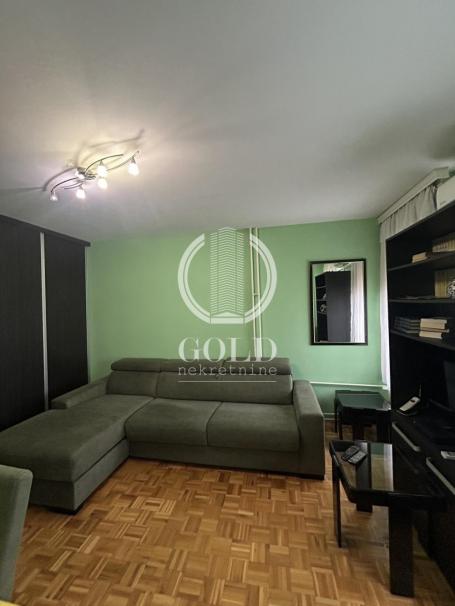 Izdavanje stan-Garsonjera, 300eur, Bulevar oslobođenja! ID#9748