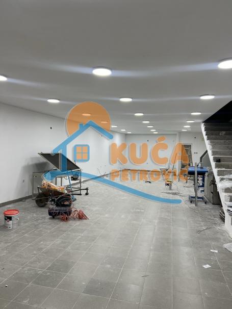 Izdaje se poslovni prostor 240m2