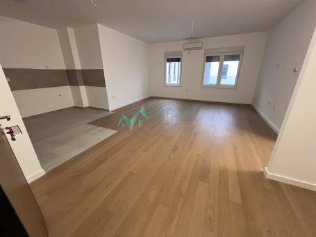 Novi Sad, Salajka - Odličan četvorosoban stan - za kupce prve nekretnine povrat PDV-a