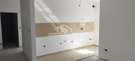 Batajnica, Kralja Radoslava, 55. 26m2, plus parking mesto ID#1486