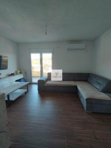 Dvosoban stan sa prostranom terasom u Dobrim Vodama, Bar