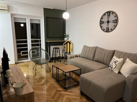 Jednosoban renoviran stan u Centru - 28m²