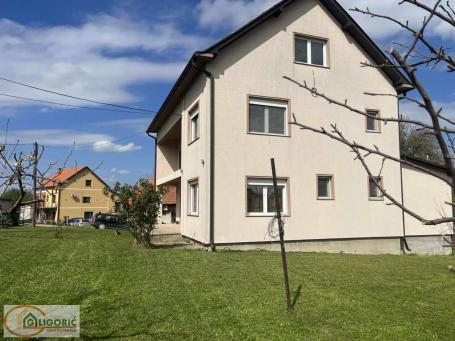 Kuća sa velikim placem i šumom u Velikoj Moštanici
