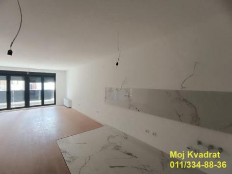 Voždovac, Autokomanda - Leskovačka, 76m2