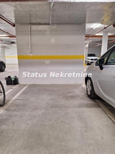 GARAŽNO MESTO 11M2 U SUTERENU NOVE ZGRADE, SOMBORSKI BULEVAR