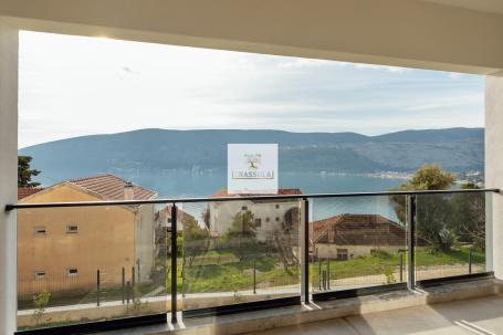 Jednosoban stan sa fantastičnim pogledom i prostranom terasom u Herceg Novom