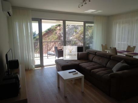 Savršen apartman na prodaju Pržno – Idealna lokacija sa fantastičnim pogledom