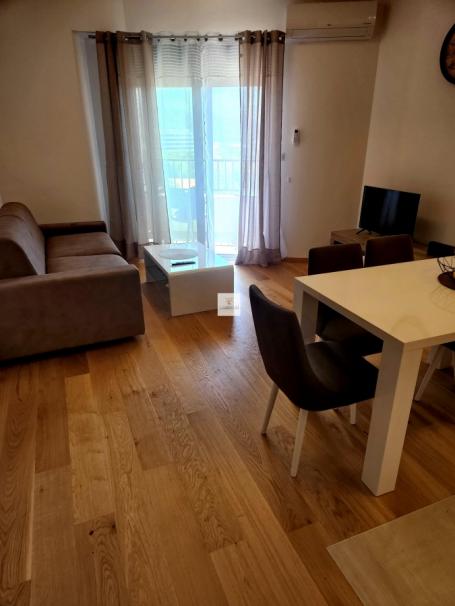 Stan sa jednom spavaćom sobom i pogledom na more u Bečićima, Budva