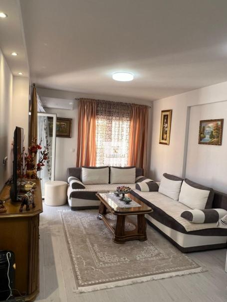 Novi luksuzno moderan apartman u Lazi, Budva
