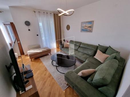 Trosoban namješten stan, 87m2, Stari aerodrom, Podgorica