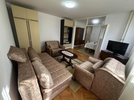 Odličan dvosoban stan na Bulevaru
