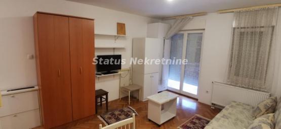 Centar-Useljiva Nameštena Garsonjera 25 m2-Zakupnina 250e-065/385 8880