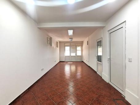 Poslovni prostor, 200m2, Tološka šuma, Podgorica