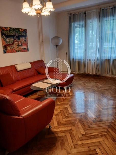 Izdaje se stan na Beogradskom keju - mir i divan pogled! ID#9797