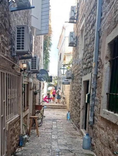 Izdaje se poslovni prostor – Stari grad, Budva IP011BD