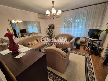 Golf-Kraljice Katarine , 70m2, 2 lođe, 1/3 , ž cg, uknjižen ID#3214