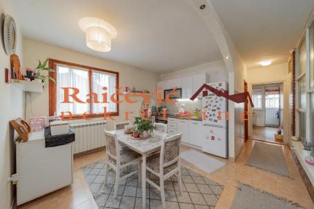 CUKARICA BANOVO BRDO 229m2 , 3T , 329000e
