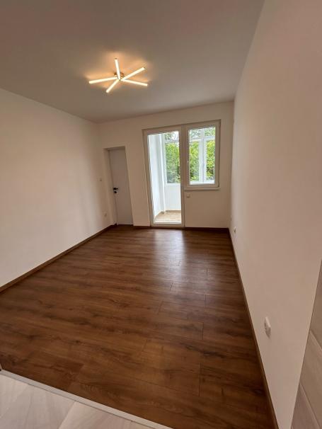 Prodajemo renoviran 2. 5 stan, kod Cvetkove pijace, 66m2 